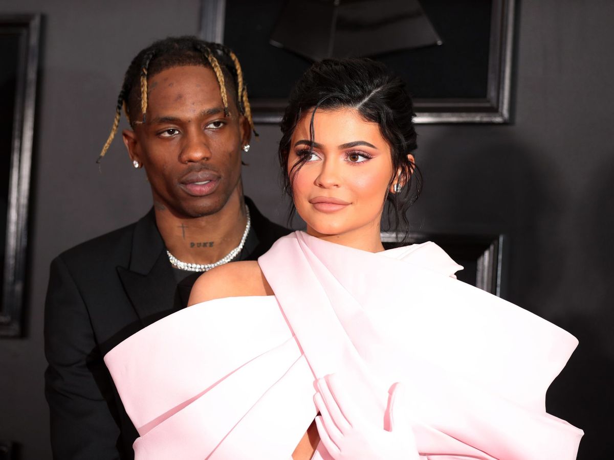 Demanda al marido de Kylie Jenner, Travis Scott, por sufrir un aborto