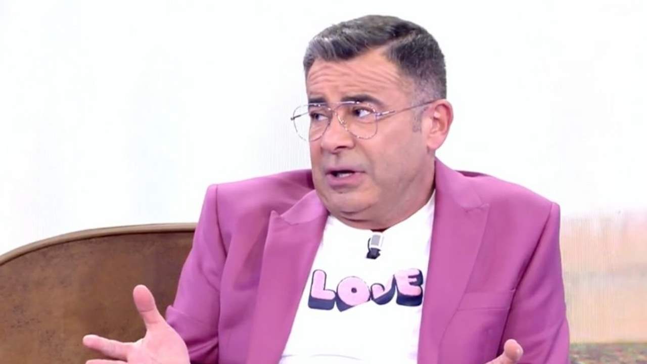 Jorge Javier Vázquez se quita la ropa y manda la foto a un famoso actor de España