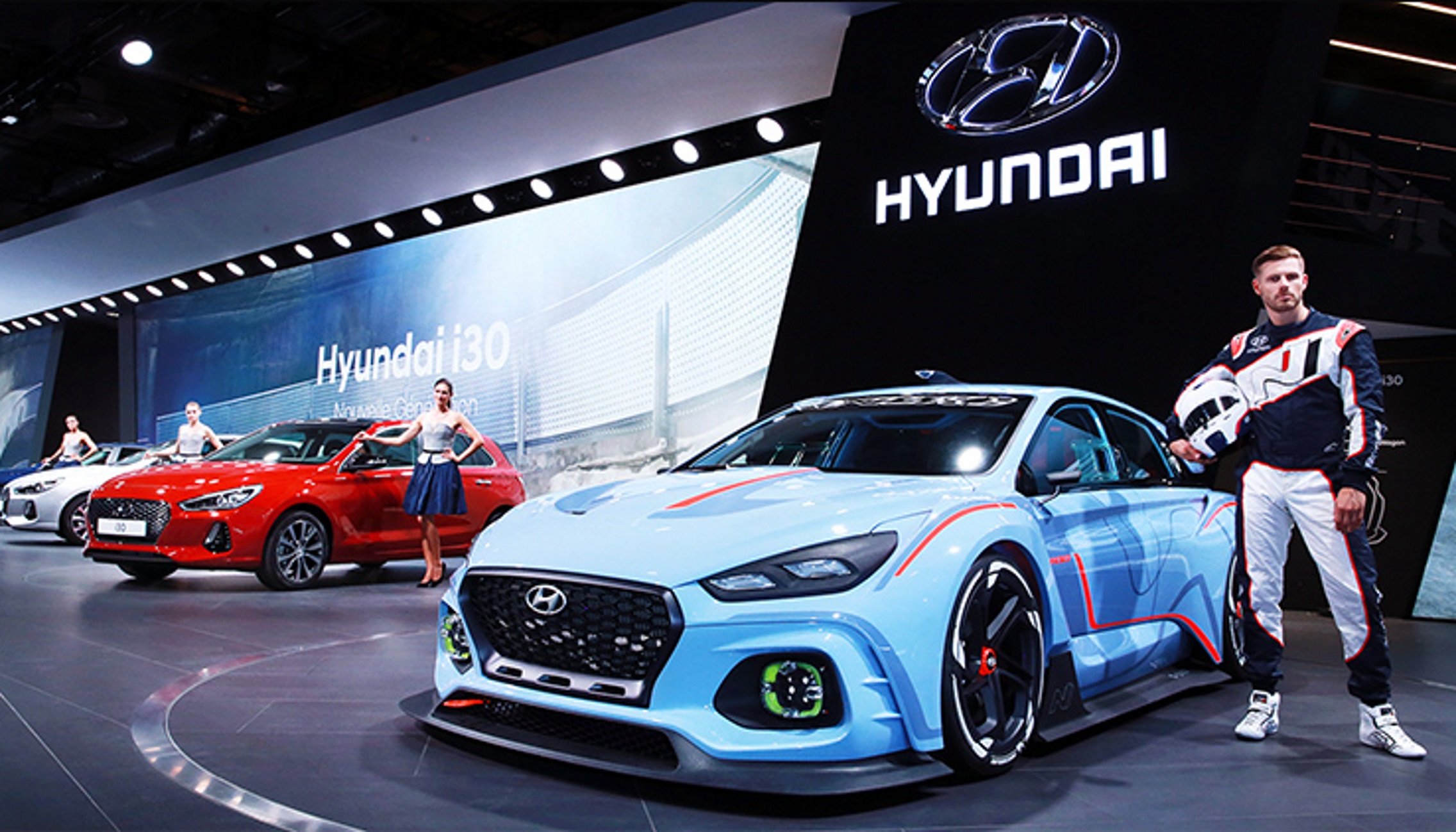 Una modelo acusa a Hyundai de despedirla por tener la regla