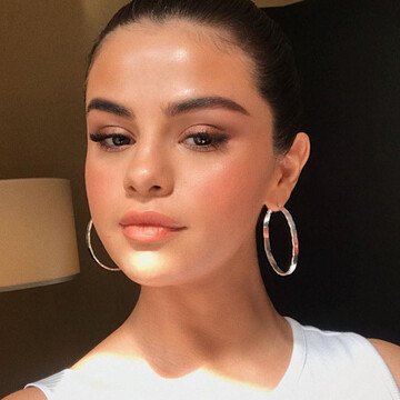 Selena Gómez carga duramente contra los fotógrafos que ella contrató para hacer la portada de un álbum