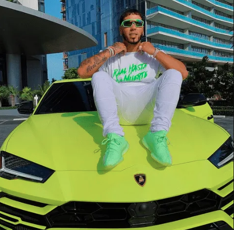 Anuel AA se pelea en una discoteca por culpa de una broma pesada de un DJ