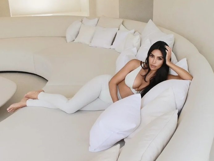 "S'ha tret més costelles". La foto de Kim Kardashian que desafia les lleis de la naturalesa