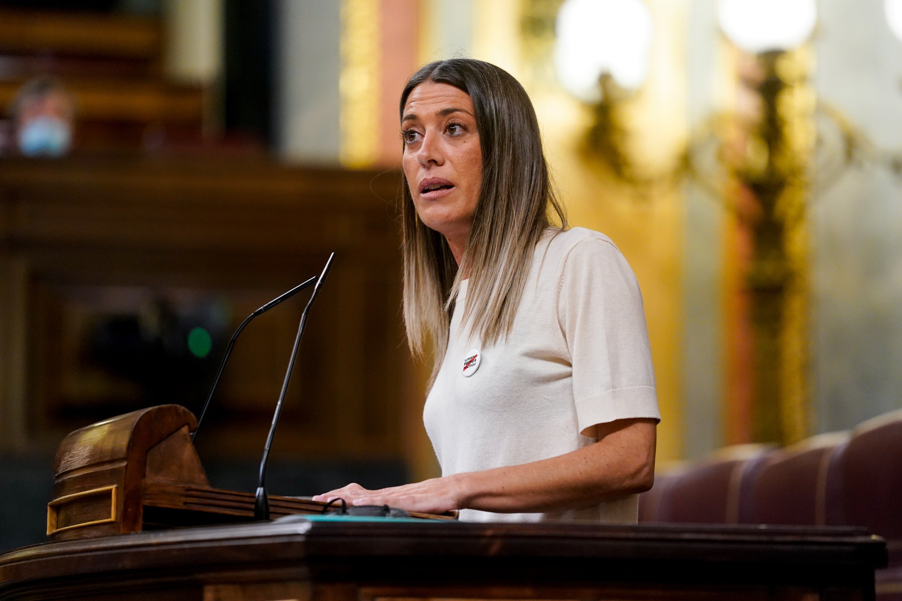 Repugnante frase machista a Míriam Nogueras por ir con pantalón corto al Congreso