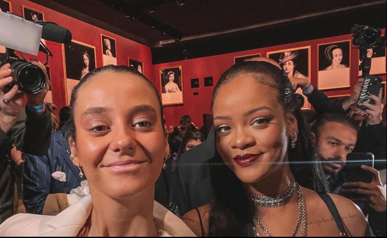 "¿Se ha maquillado con Cola-Cao?". Burlas a Victoria Federica por su selfie con Rihanna