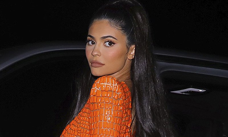 Kylie Jenner apuesta por el cuero en su vuelta al foco mediático