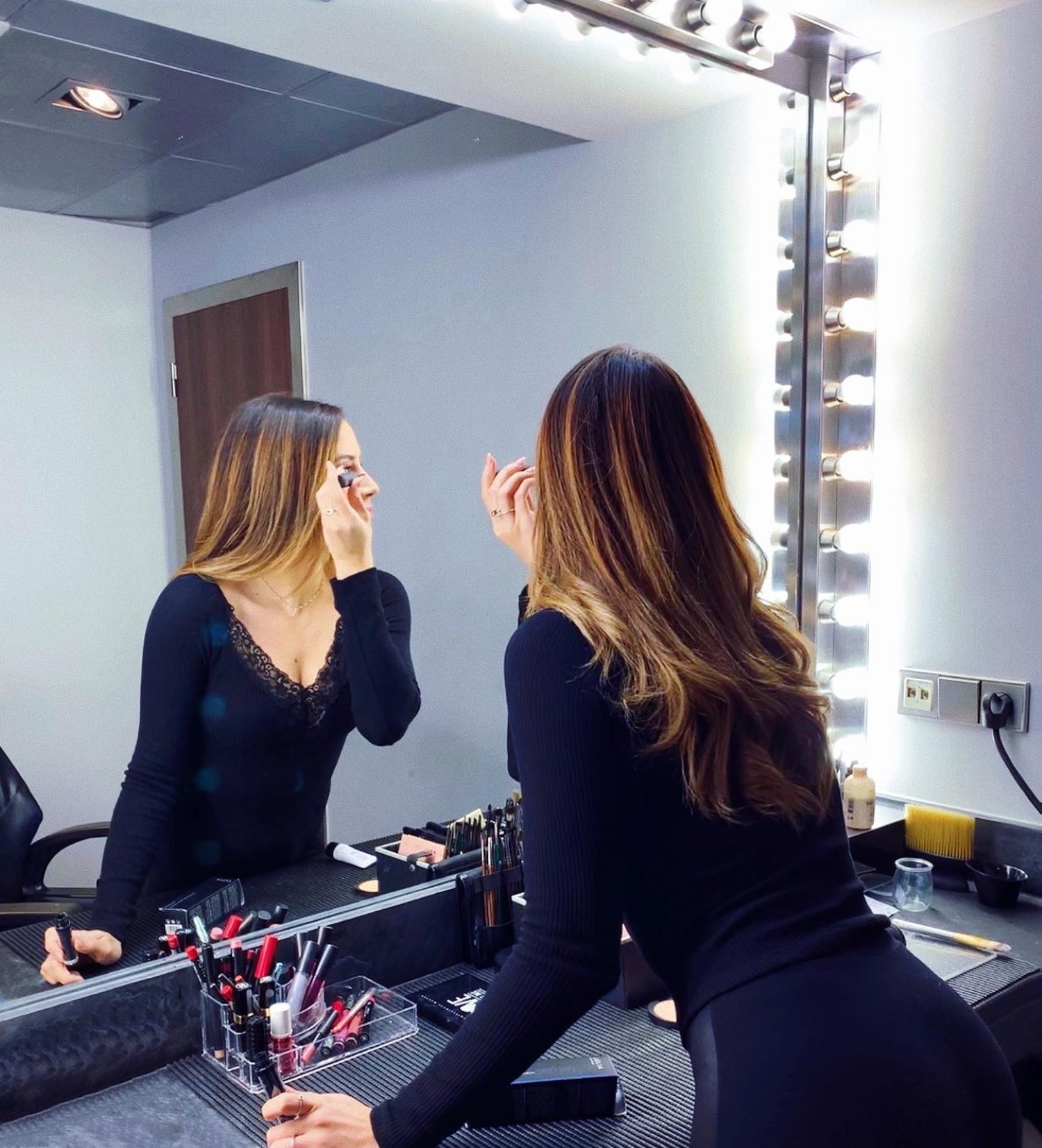 Accident d'una famosa periodista catalana: rellisca a la dutxa i es clava un objecte