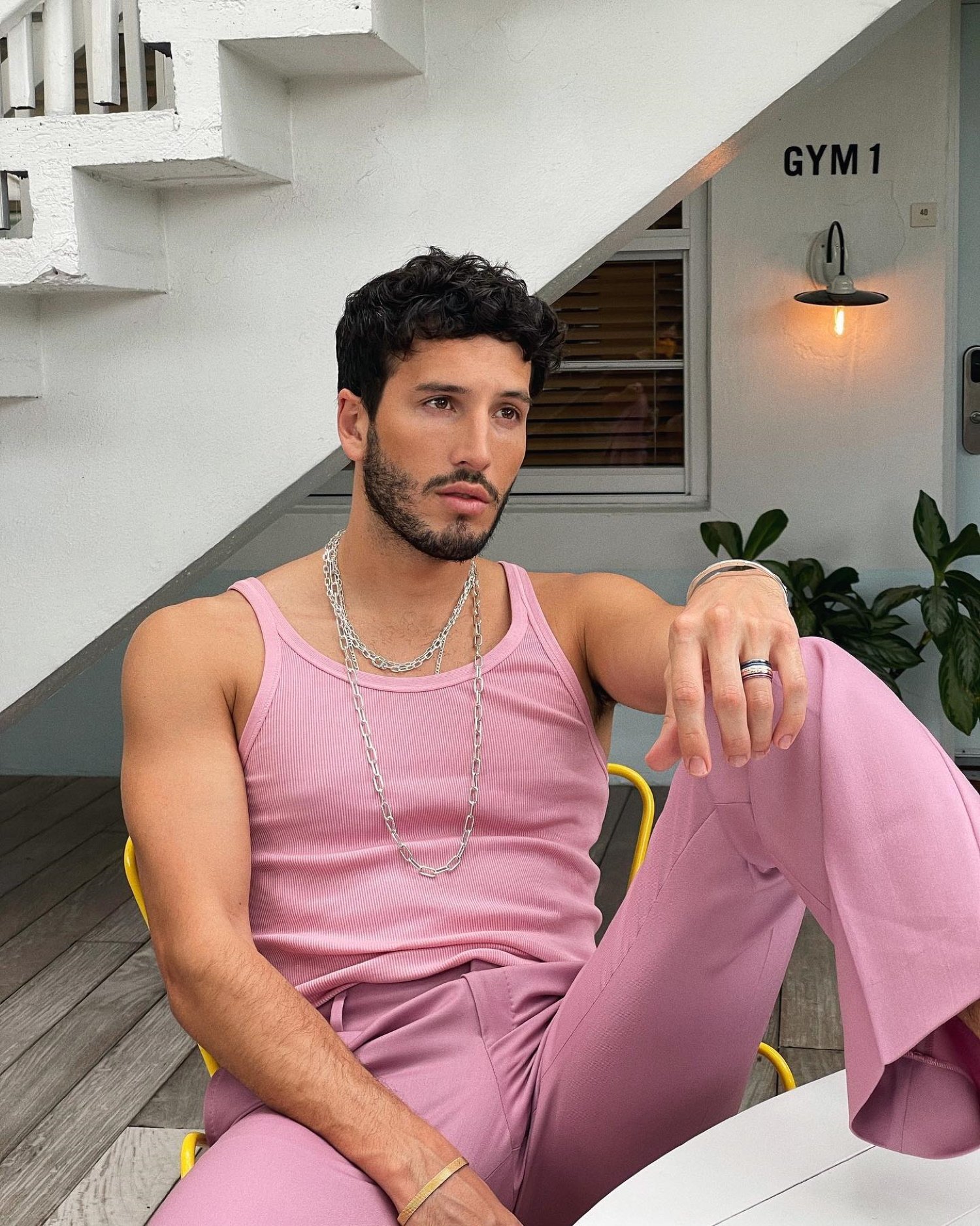 Sebastián Yatra, el cantant top del moment, deixa en shock: imatge sense res de roba