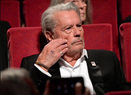 Alain Delon li ha demanat al seu fill que l'ajudi a morir
