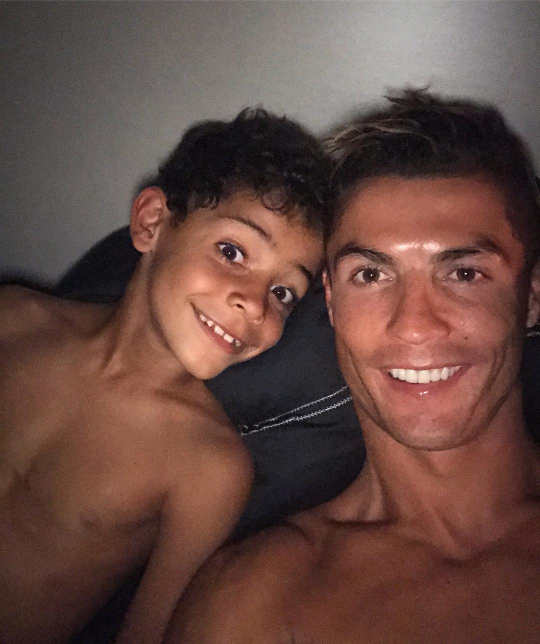 Ronaldo acaba de ser pare de bessons, nena i nen