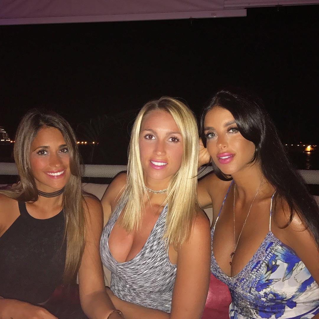 Messi, Cesc y Suárez, de fiesta con sus mujeres en Ibiza