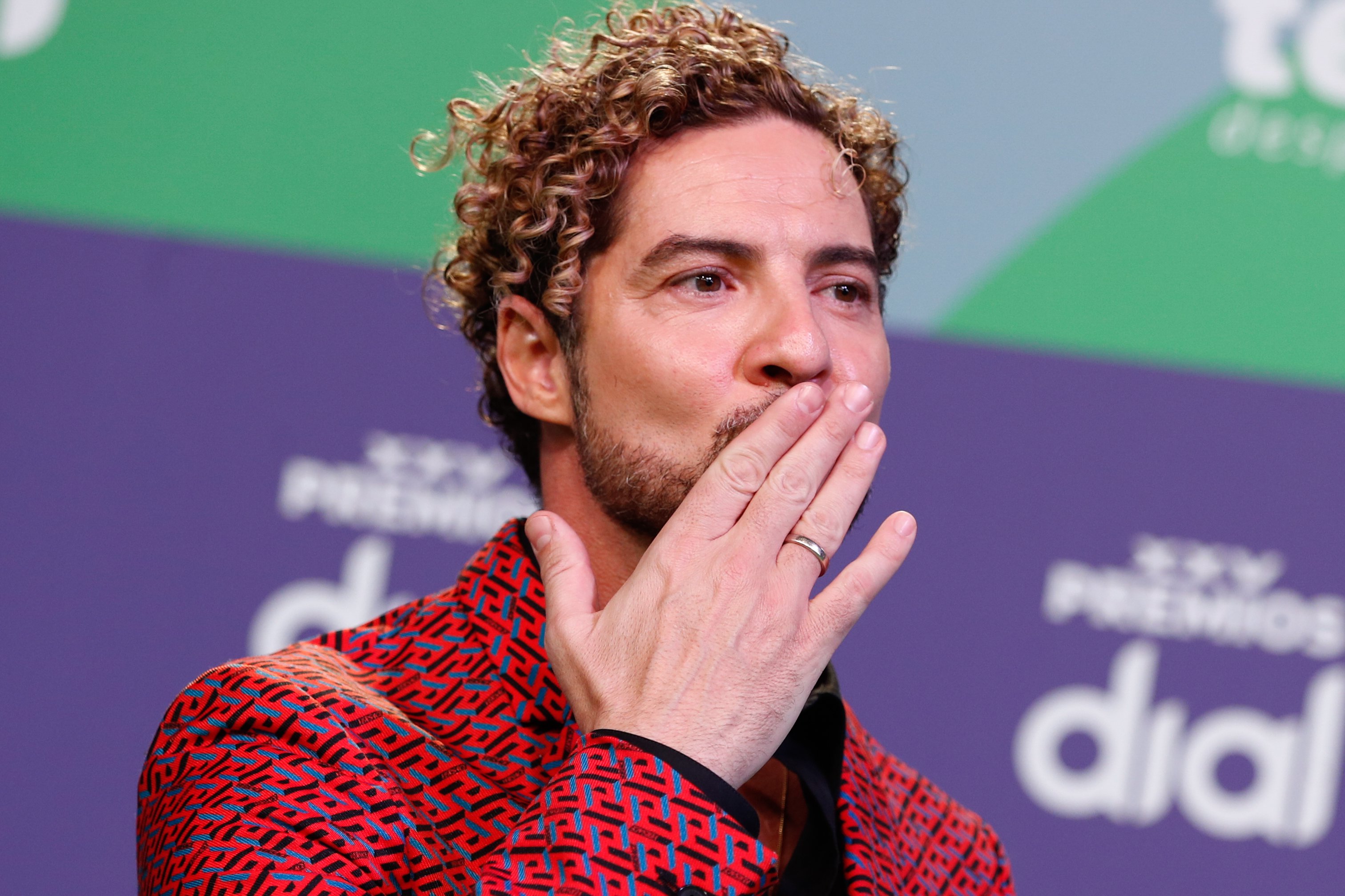 David Bisbal fa el ridícul presumint d'un tatuatge: la xarxa l'esmicola