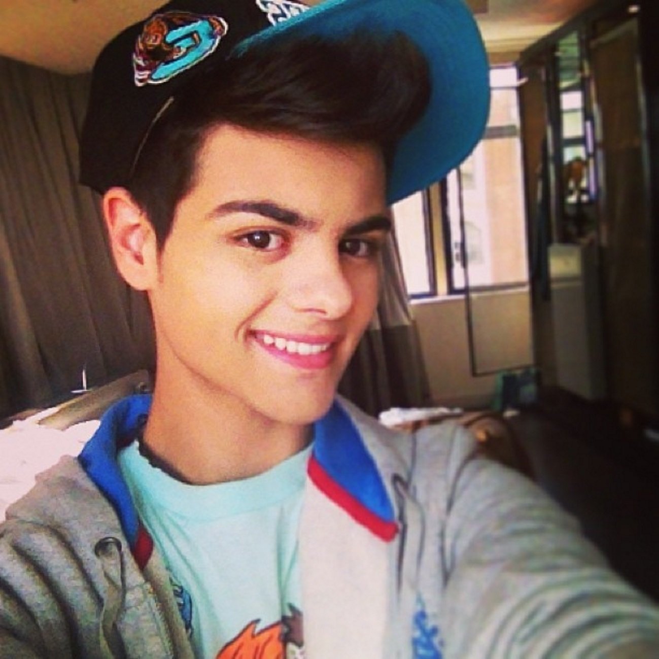 El increíble cambio físico del cantante Abraham Mateo