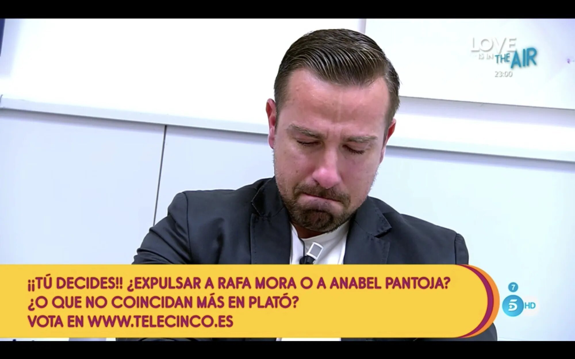 L'arribada d'aquest col·laborador fa perillar el lloc de Rafa Mora a 'Sálvame': té els dies comptats