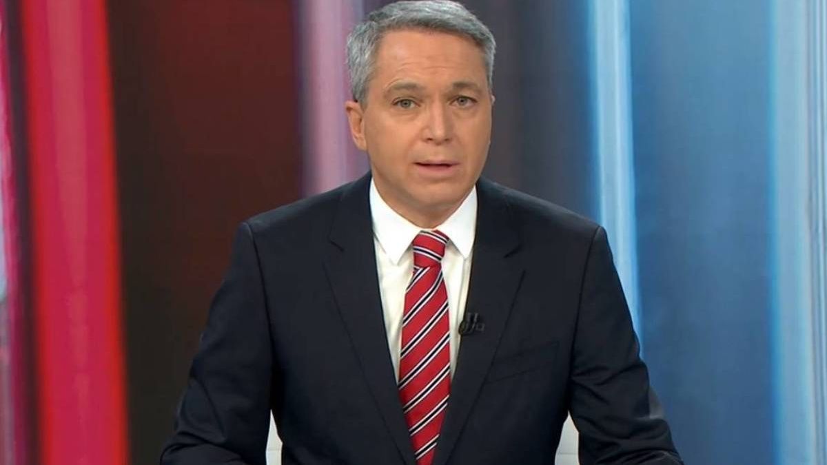 Impacto. La cara de Vicente Vallés antes de ser (tan) famoso. El presentador de Antena 3 Noticias parece otro