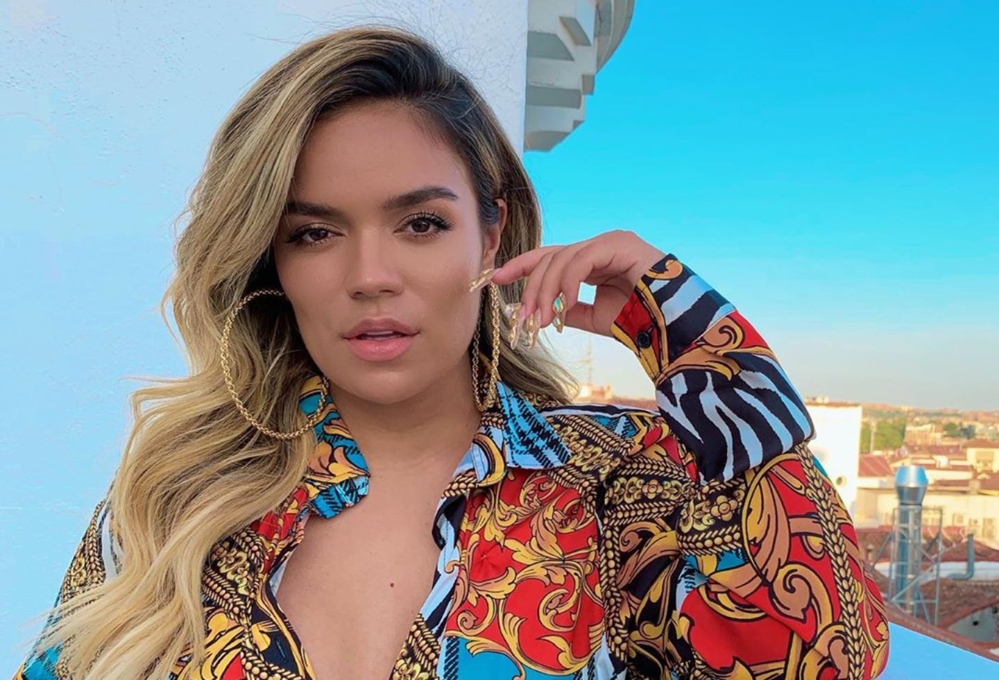 Karol G torna a ensopegar a Miami. Ni ella mateixa entén què li passa