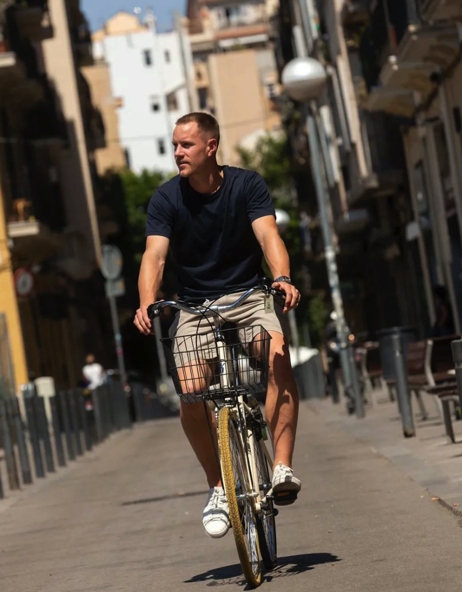 Bella imagen de Ter Stegen paseando en Gràcia con su hijo: 2 grandes barceloneses