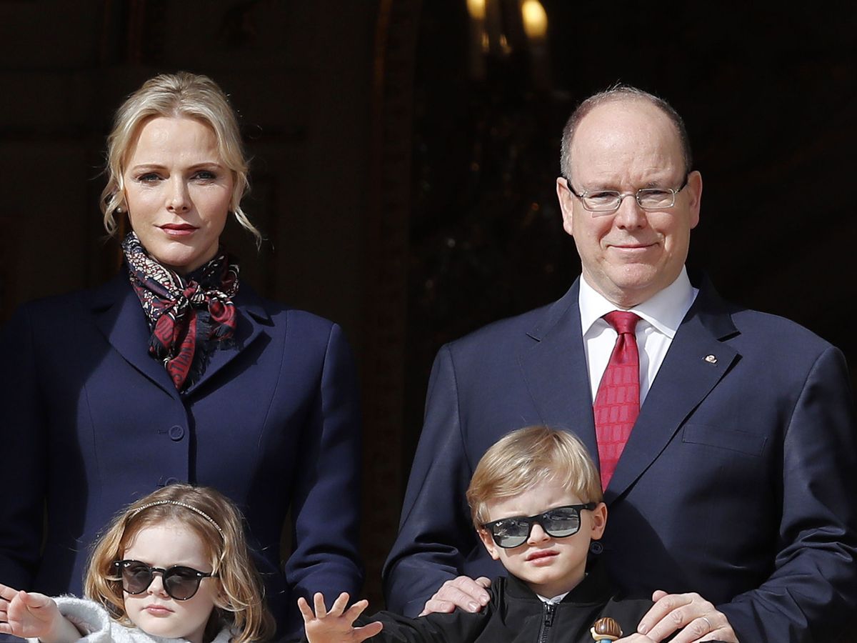 Carolina, hermana de Alberto de Mónaco, quiere echar a Charlene de la Casa Real