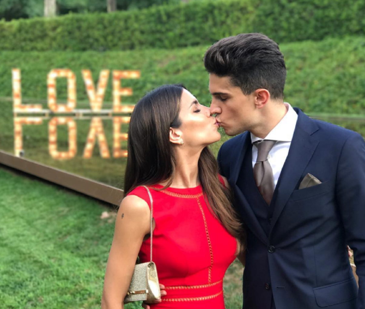 Bartra i Melissa passen el seu viatge de noces... en una altra boda!