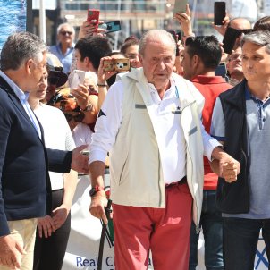 Juan Carlos en Sanxenxo bastón EuropaPress