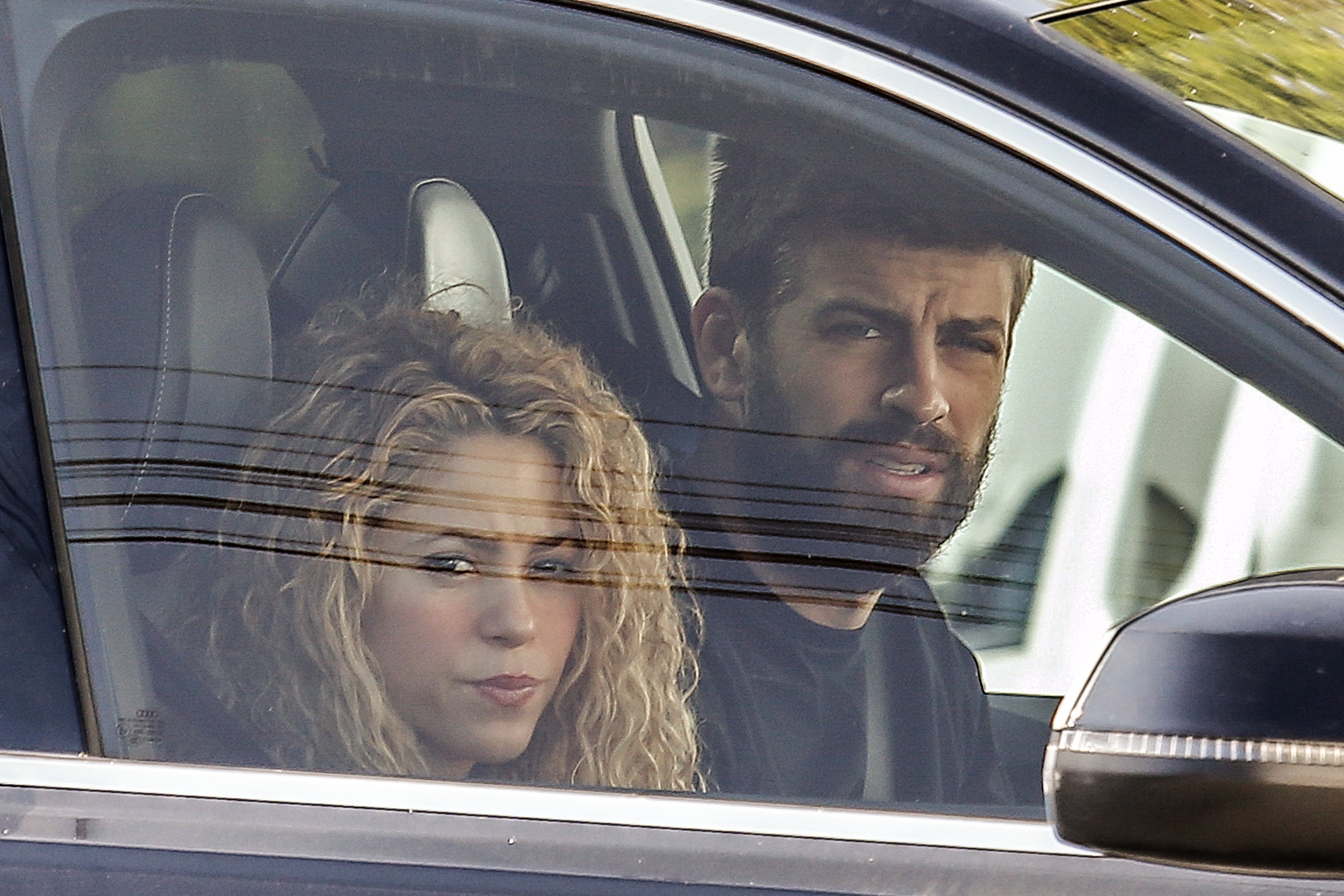 Gerard Piqué comete una grave infracción con su Porsche delante de los morros de Shakira: peligrosísimo