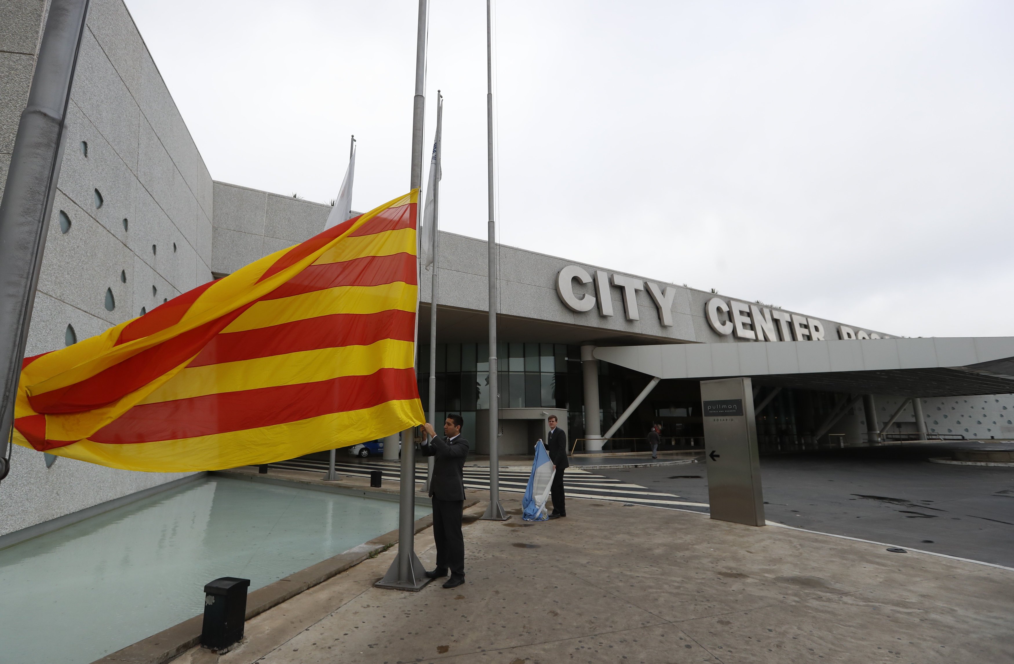 Messi tria la bandera catalana (i no posa l’espanyola) a la seva boda