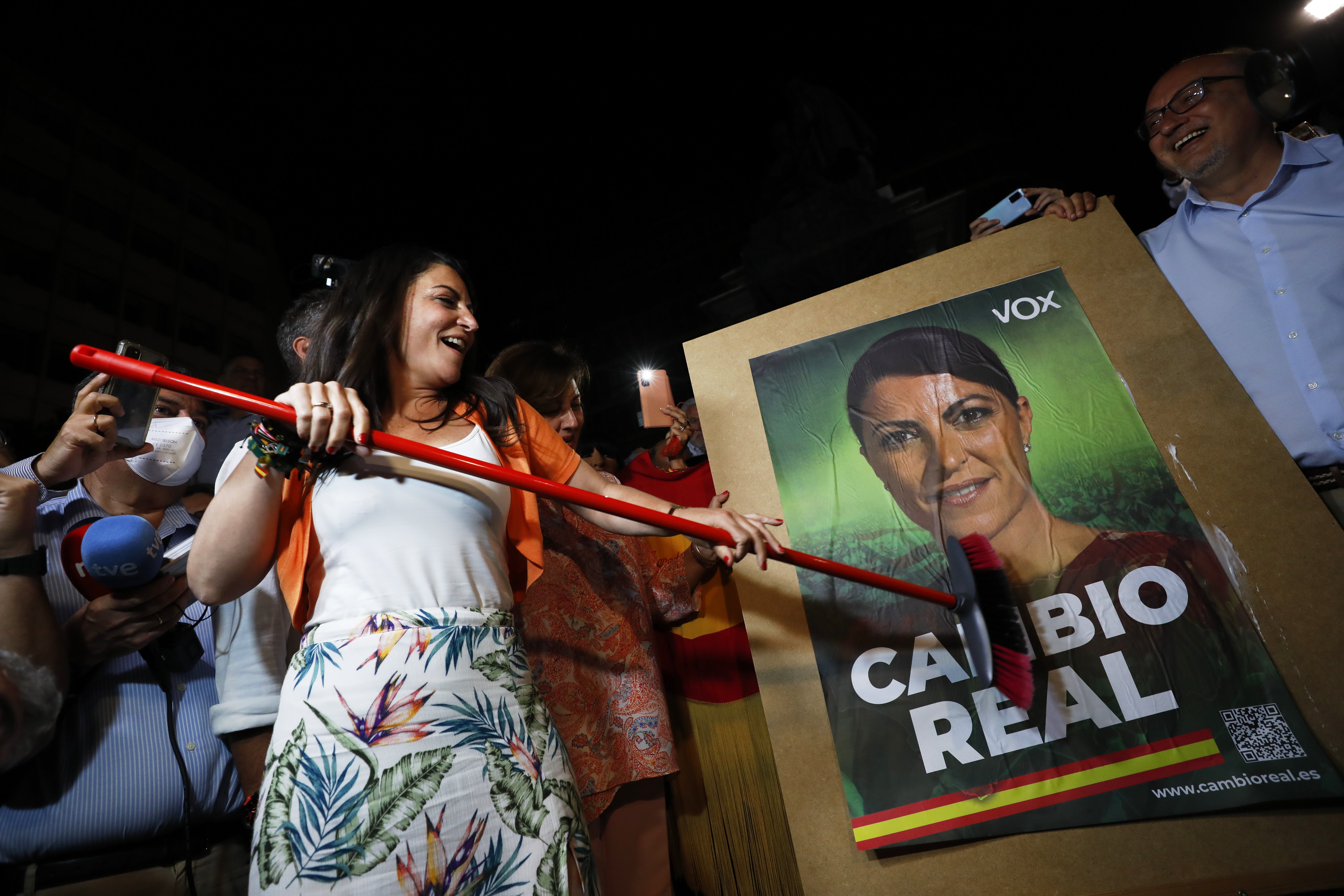 Candidata Vox Macarena Olona elecciones Andalucía inicio campaña Plaza Isabel la Católica / Foto: Europa Press
