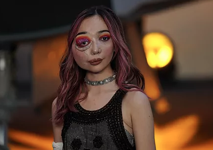 La influencer más famosa de Gran Bretaña, Nikki Lilly, sufre una malformación que ha operado casi 100 veces