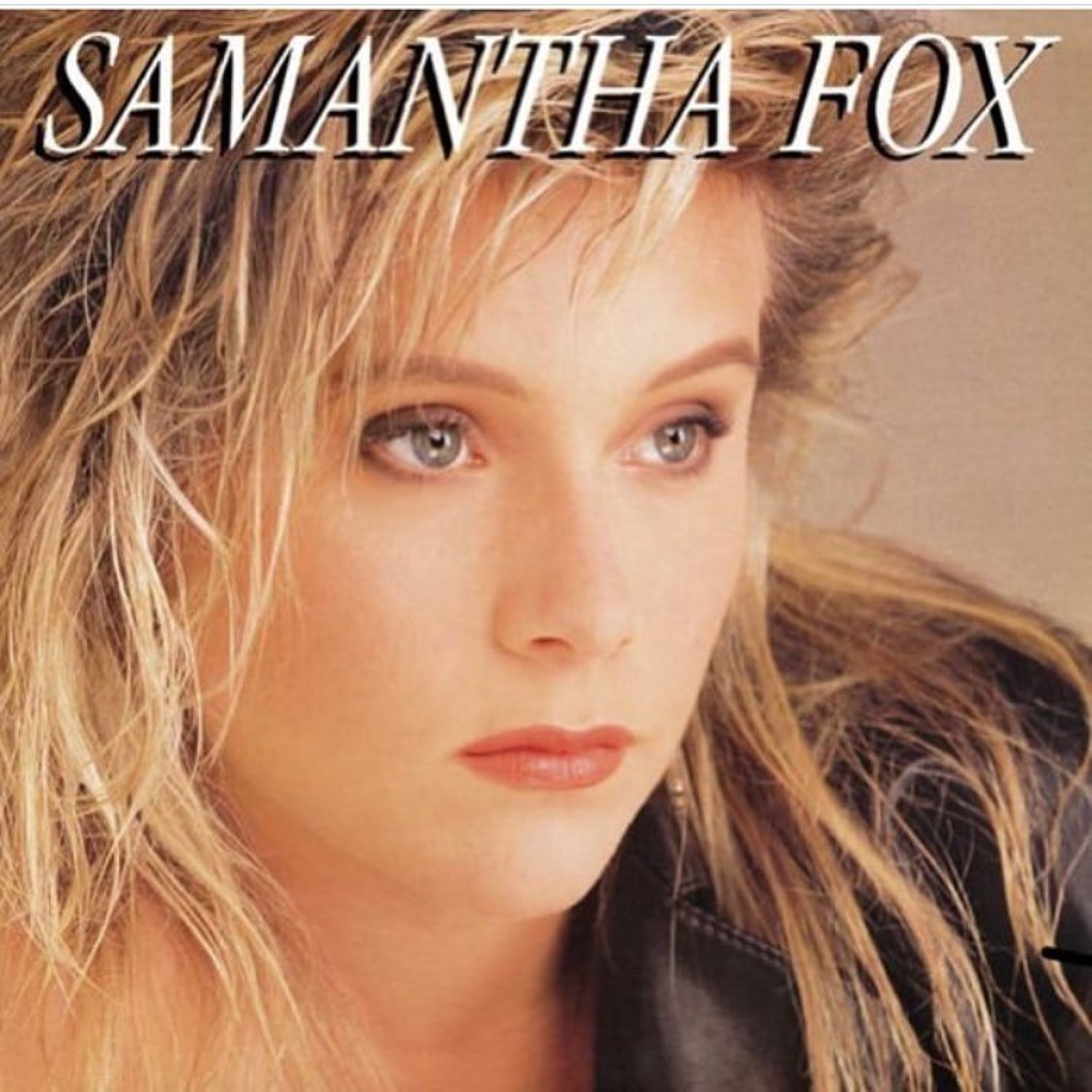 Samantha Fox, icono de los 80, radiante al casarse a sus 56 años con su novia Linda