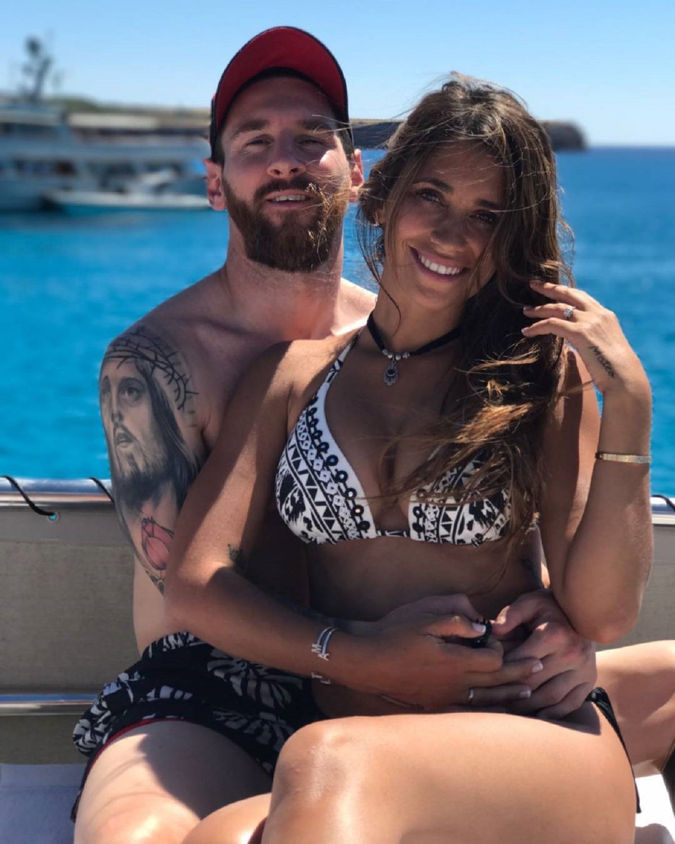 Messi y Antonella, sesión de piscina antes de la Supercopa