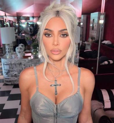 Kim Kardashian quiere poner de moda esta cabellera de dibujos animados
