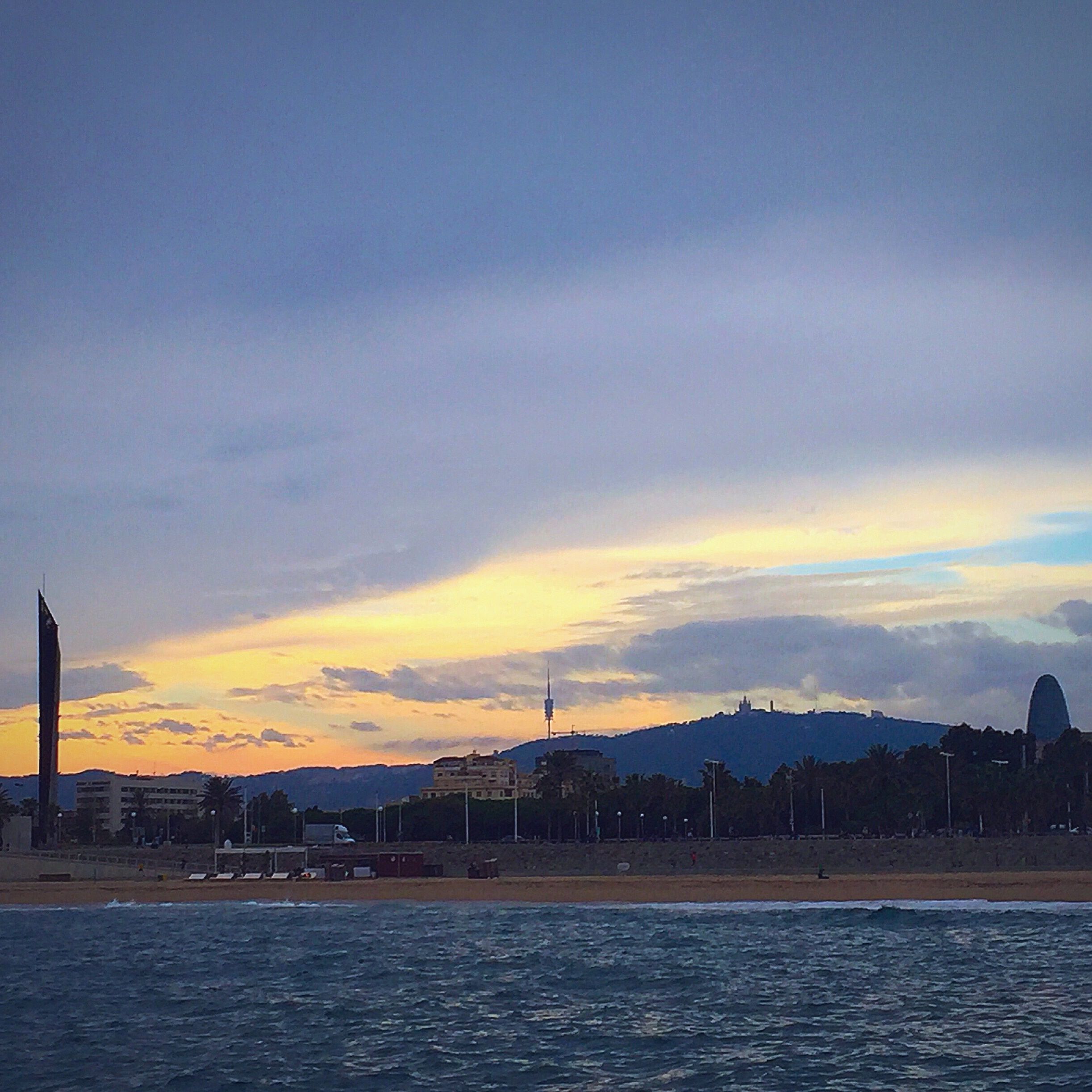 5 planes relajantes en la playa de Barcelona sin tocar arena