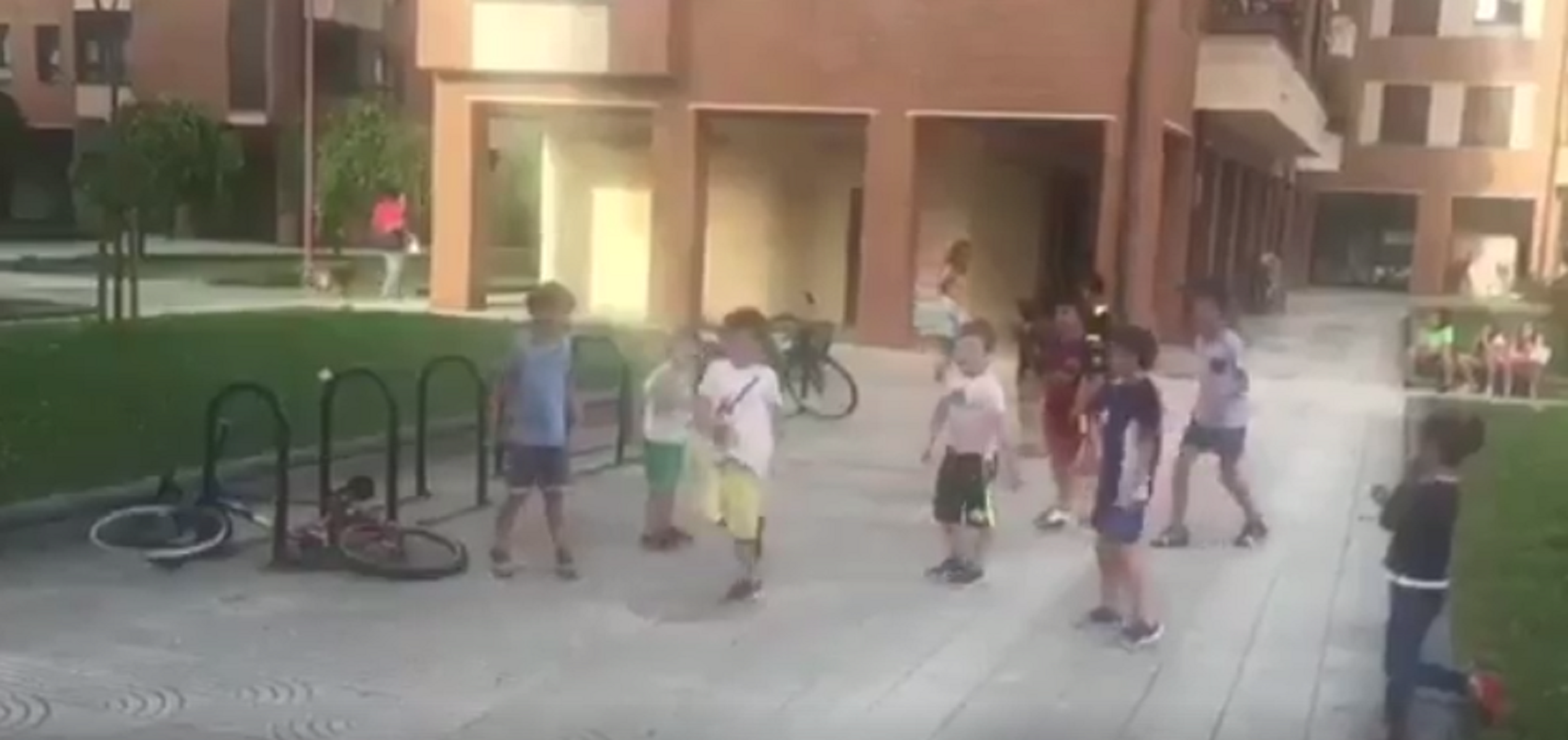 Estos niños se inventan sus Sanfermines y revolucionan las redes