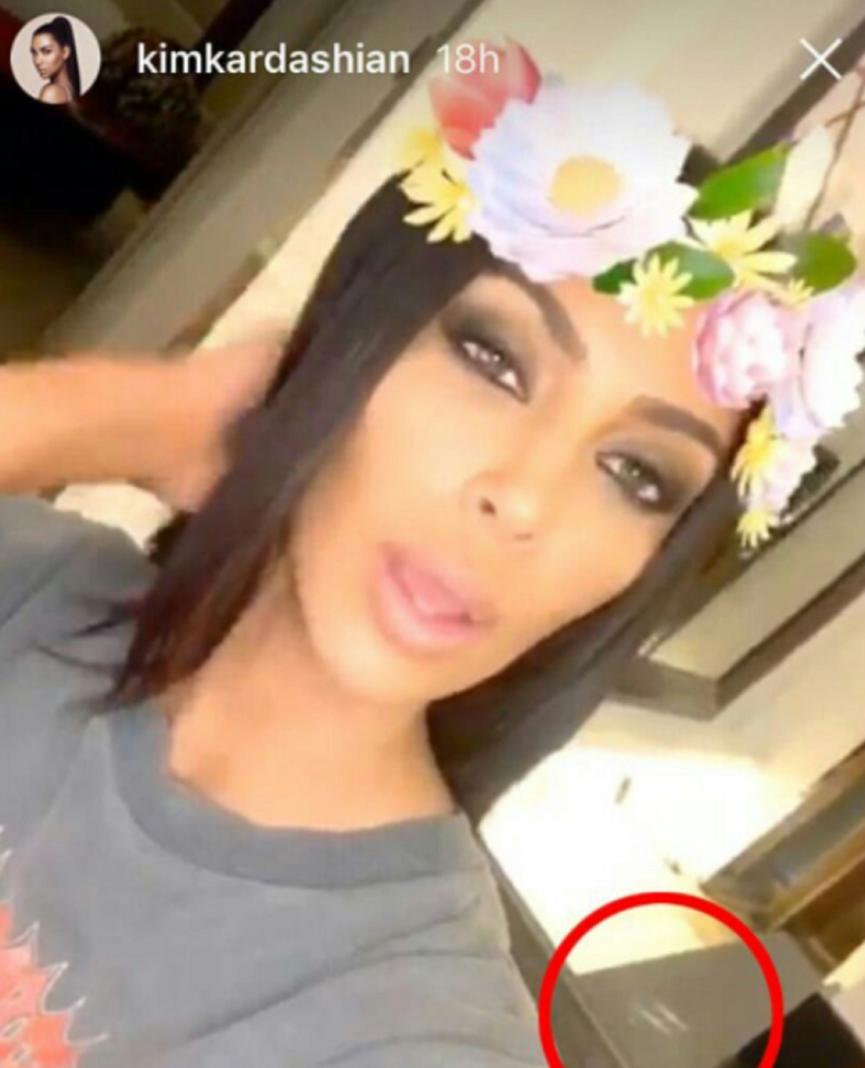 Kim Kardashian descobreix en un vídeo gravat amb telèfon mòbil quin dels seus tres marits és homosexual