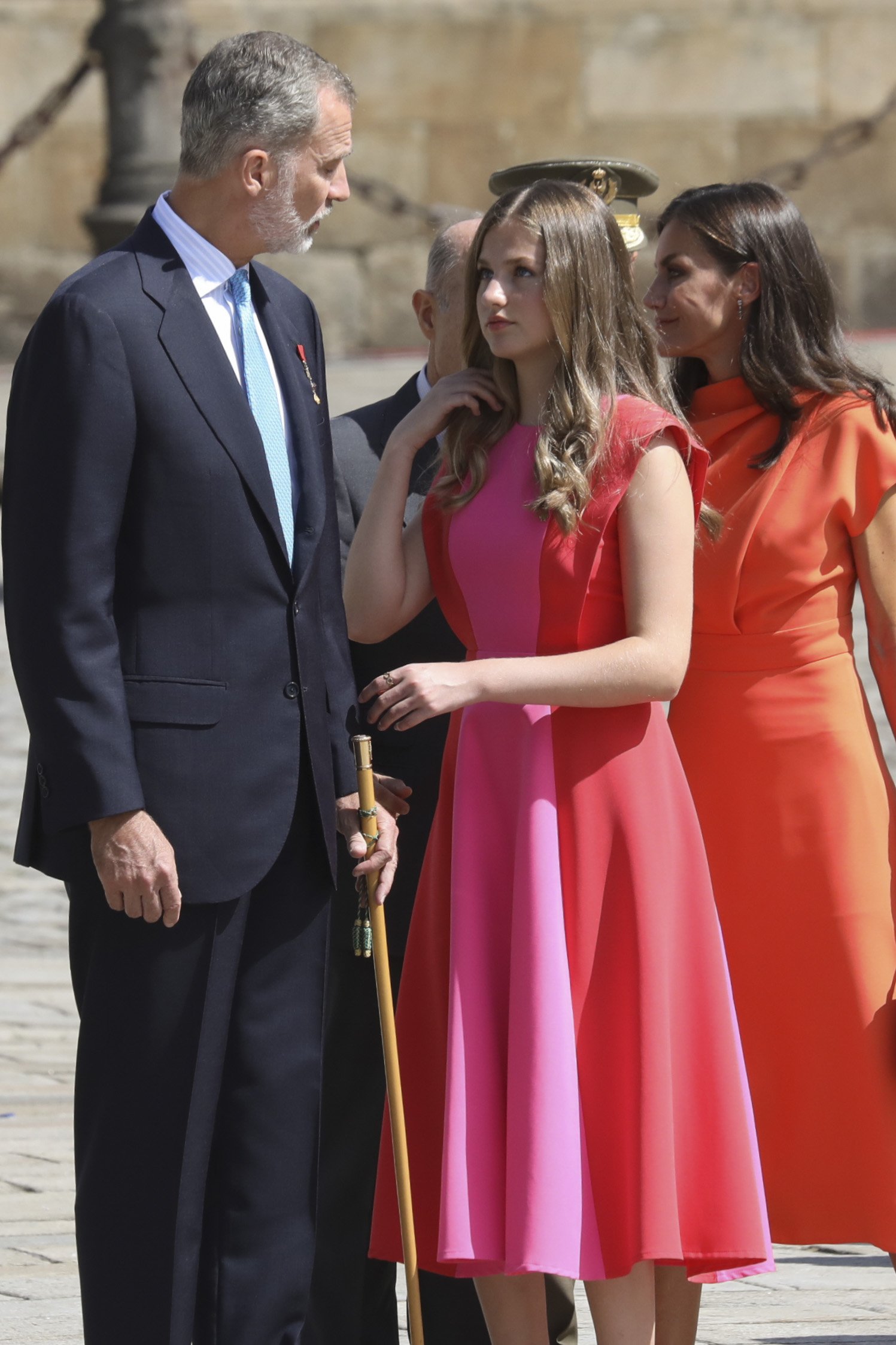 El look fatal d'Elionor: dos colors que no combinen. La infanta Sofia molt millor