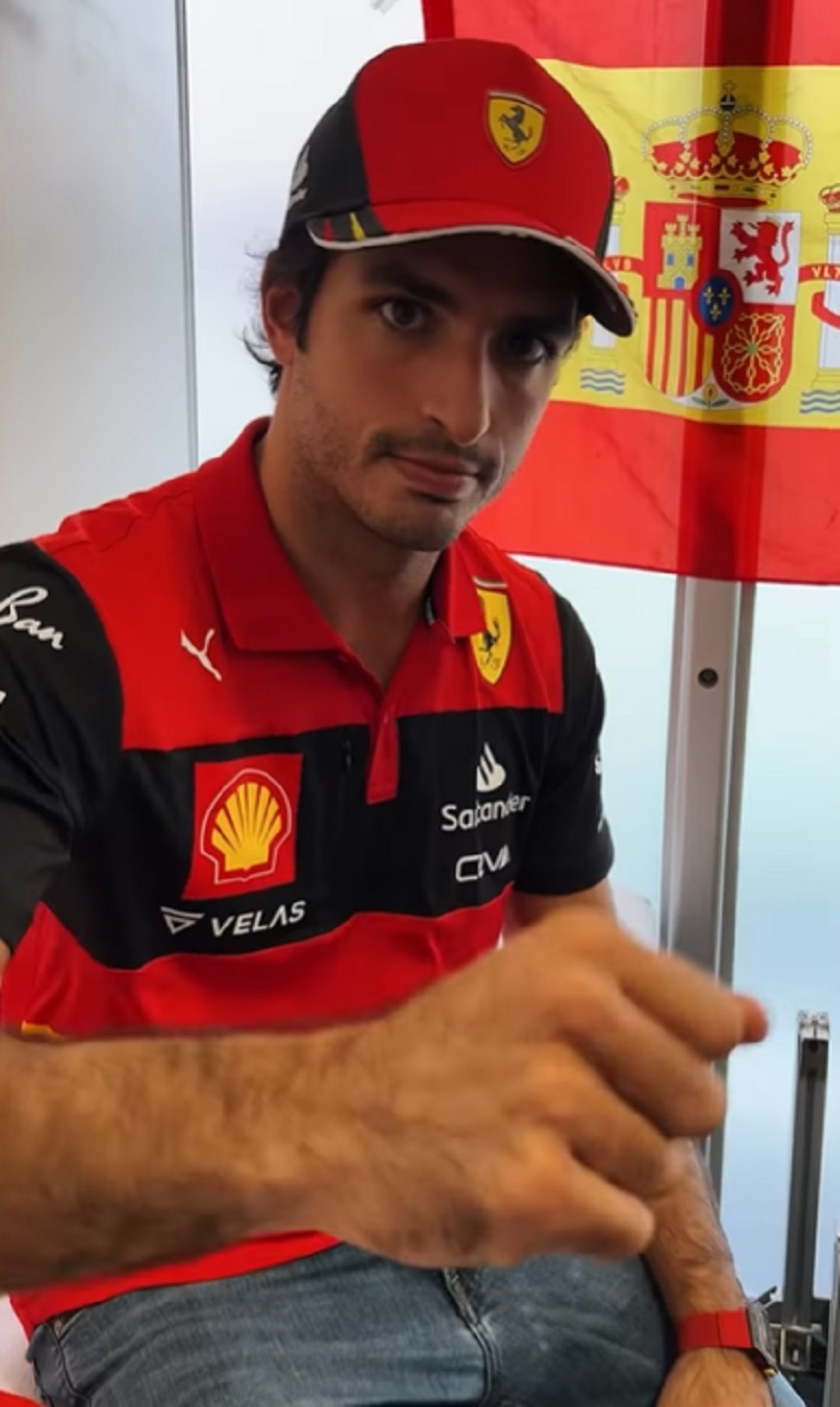 Què ha fet Carlos Sainz amb una samarreta del Barça. La xarxa esclata: "¡Impresentable!" | VÍDEO