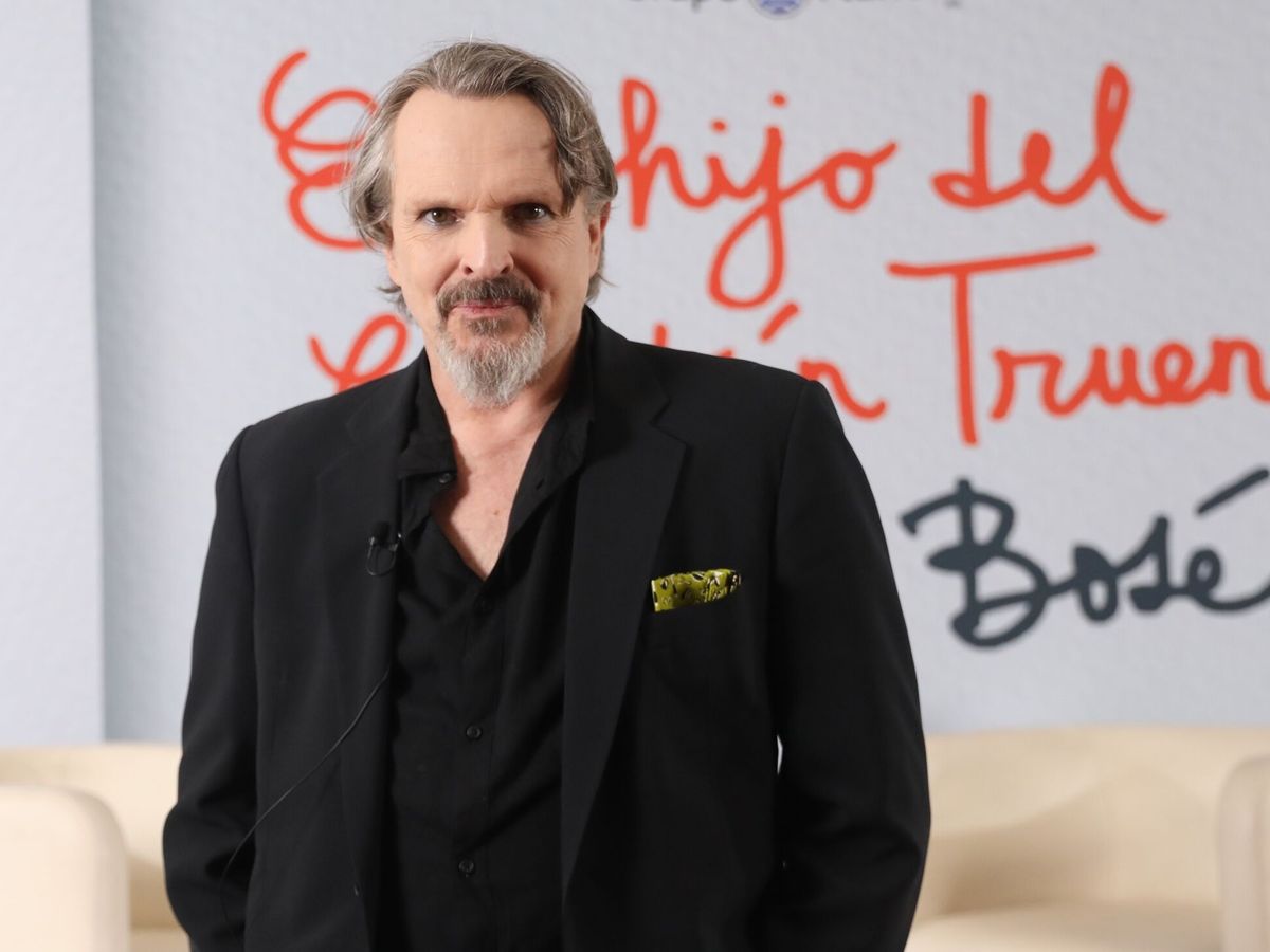 Miguel Bosé munta una reunió negacionista a Catalunya a 10 euros l'entrada i 14 amb menú degustació medicinal