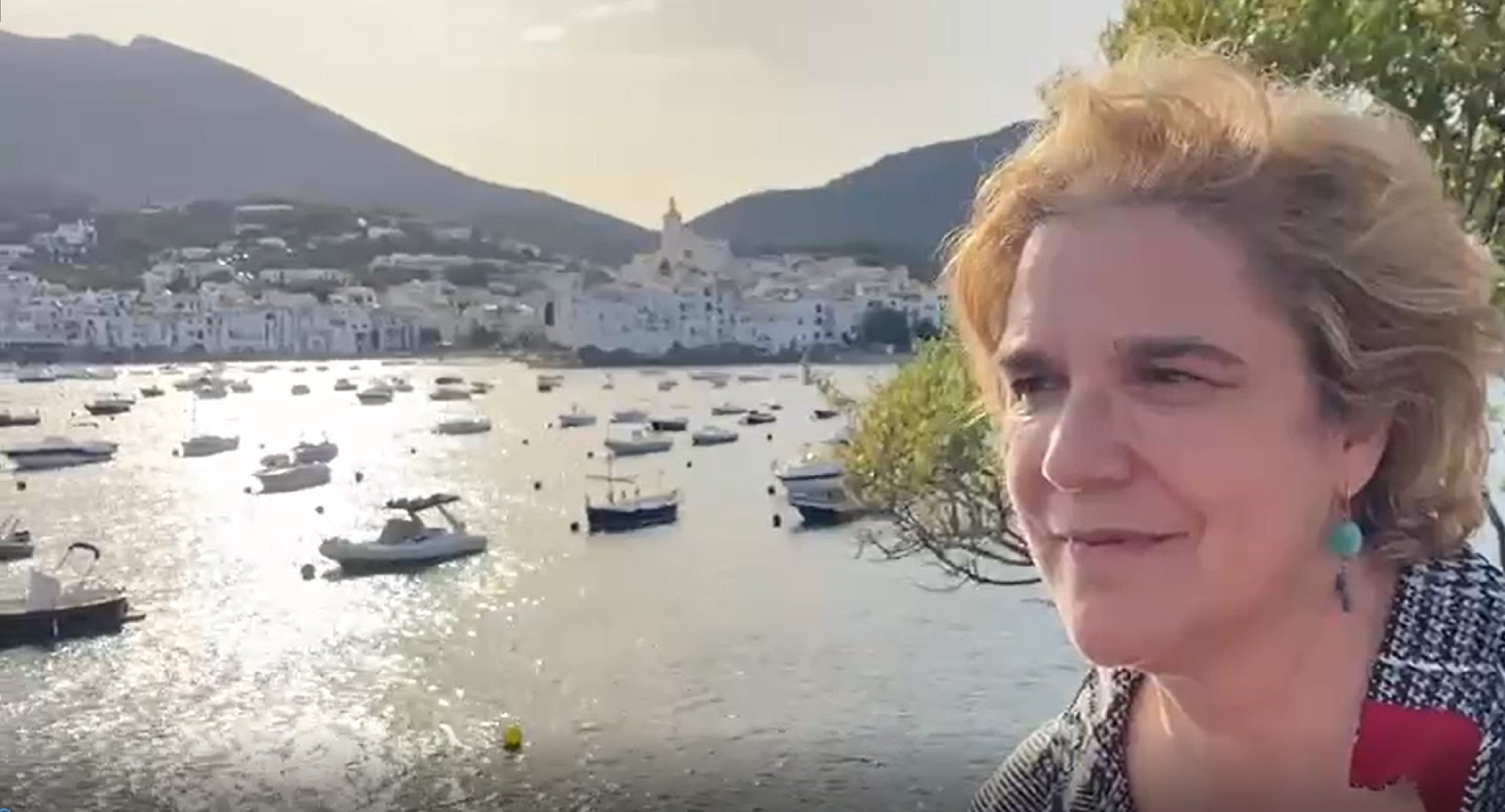 Pilar Rahola emociona mostrando con su hija un rincón emblemático de Cadaqués: Es Baluard