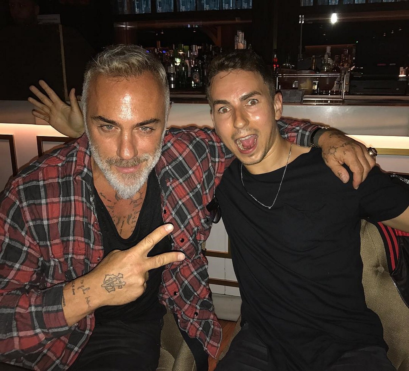 La fiesta y los bailes de Jorge Lorenzo con Gianluca Vacchi en Barcelona