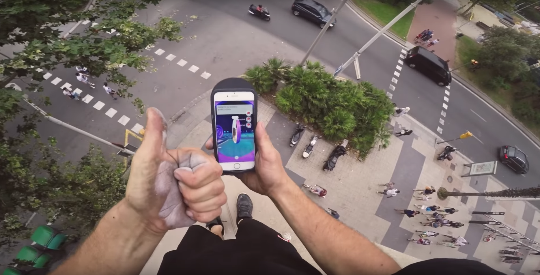 Jugando al Pokémon desde las alturas de Barcelona