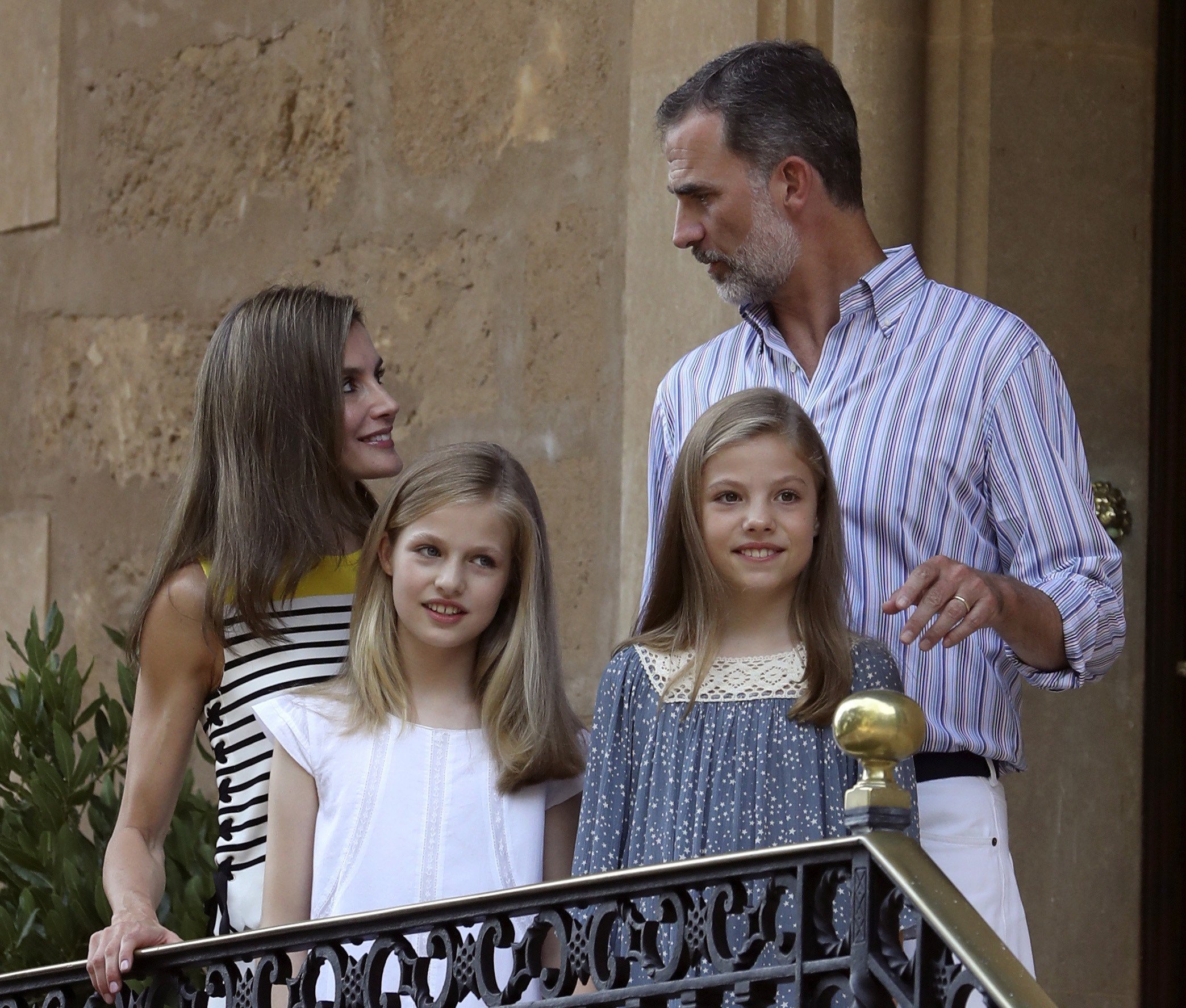 El posat oficial més afectuós dels Reis i les Infantes