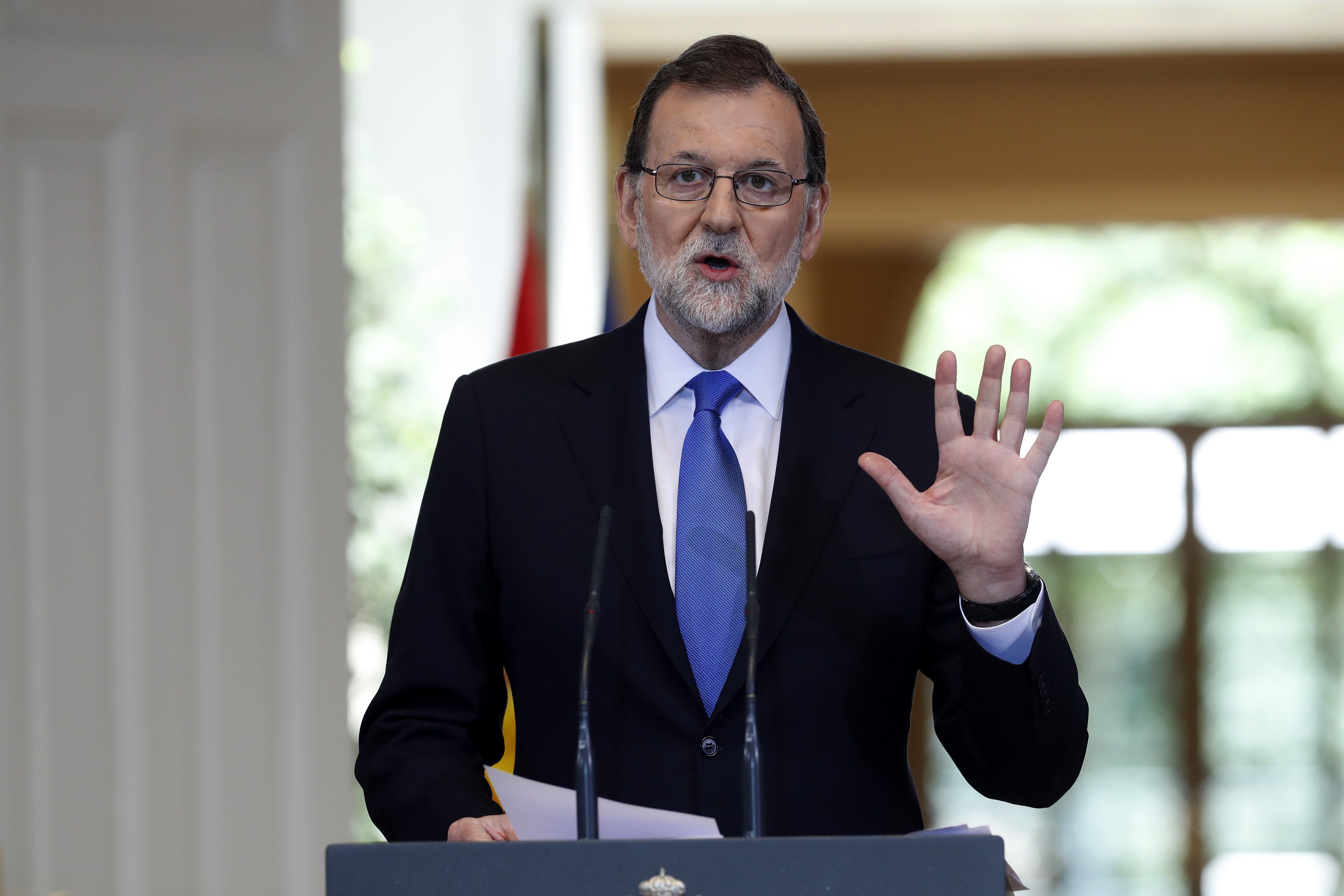 Rajoy, a la polèmica festa gallega on es presenten noies en societat