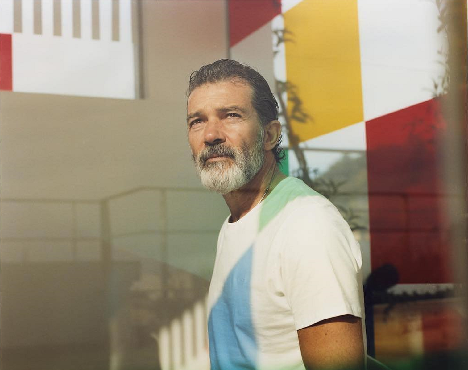 Antonio Banderas celebra l’aniversari amb una foto de nen