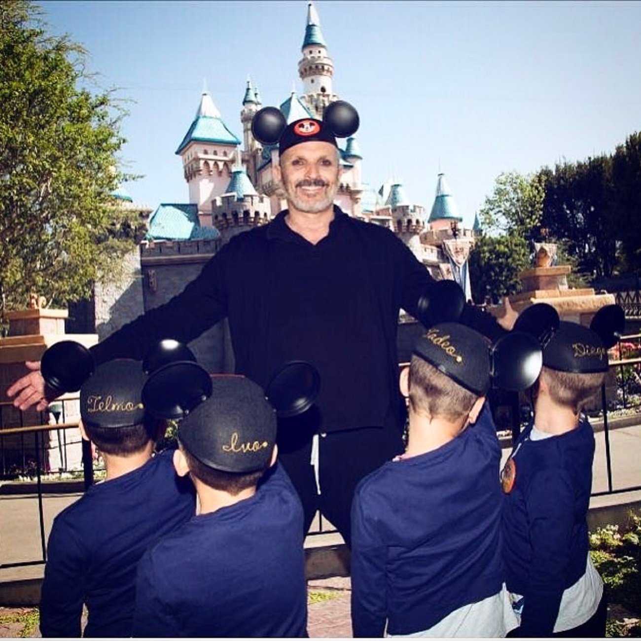 La extorsión de Miguel Bosé por sus hijos en Disneyland