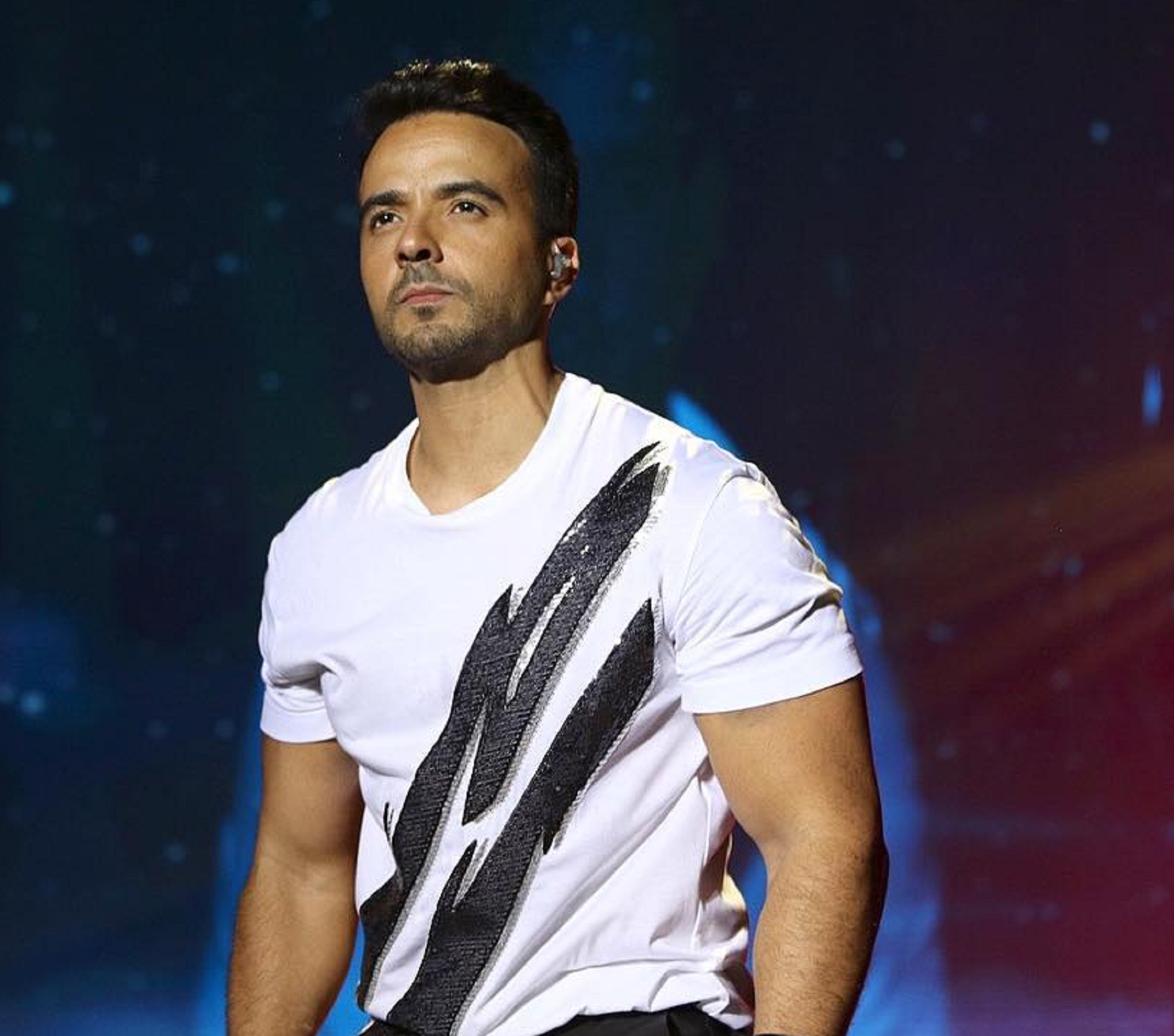 Unas chocantes fotos de Luis Fonsi de joven triunfan en Internet