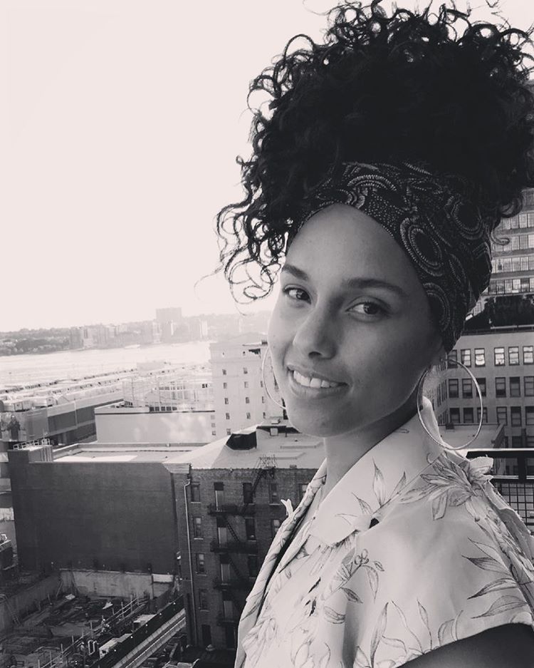 Alicia Keys muestra sus estrías con orgullo por Instagram