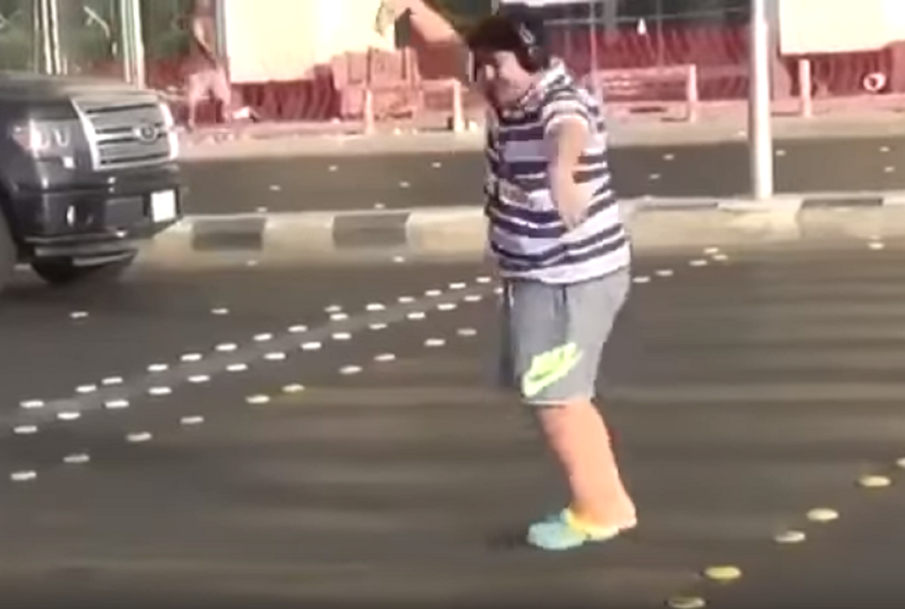 Detenido un adolescente por bailar 'La Macarena' en Arabia Saudí