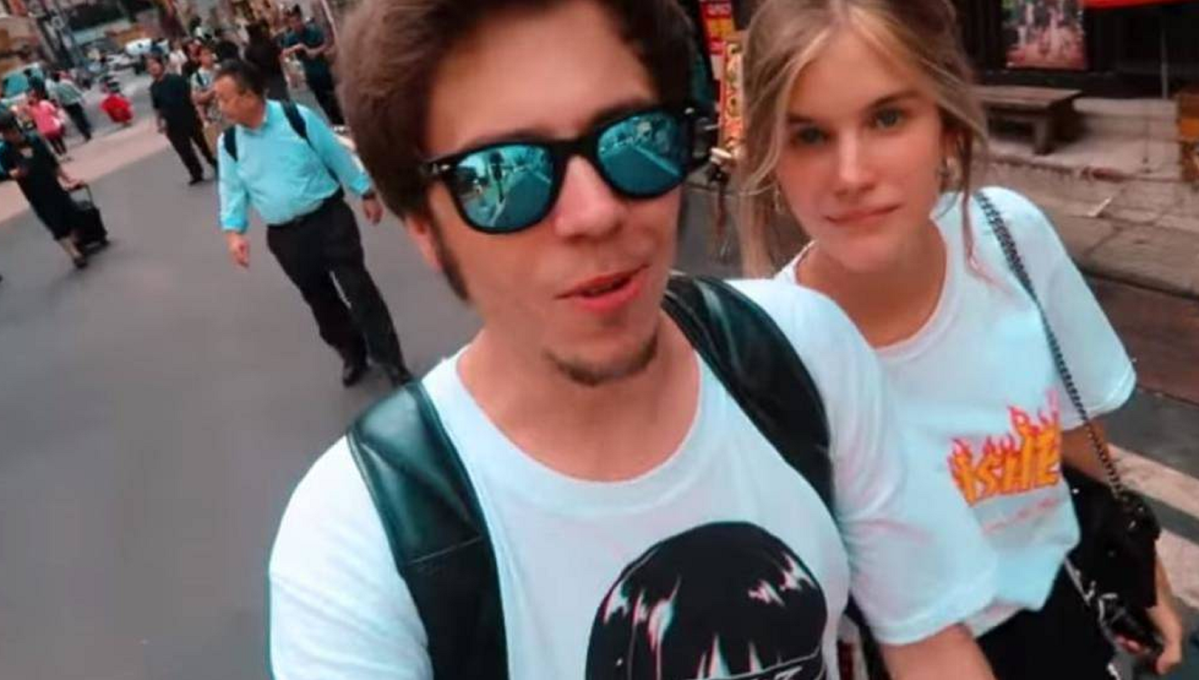 ElRubius presenta oficialmente a su novia para detener el acoso mediático