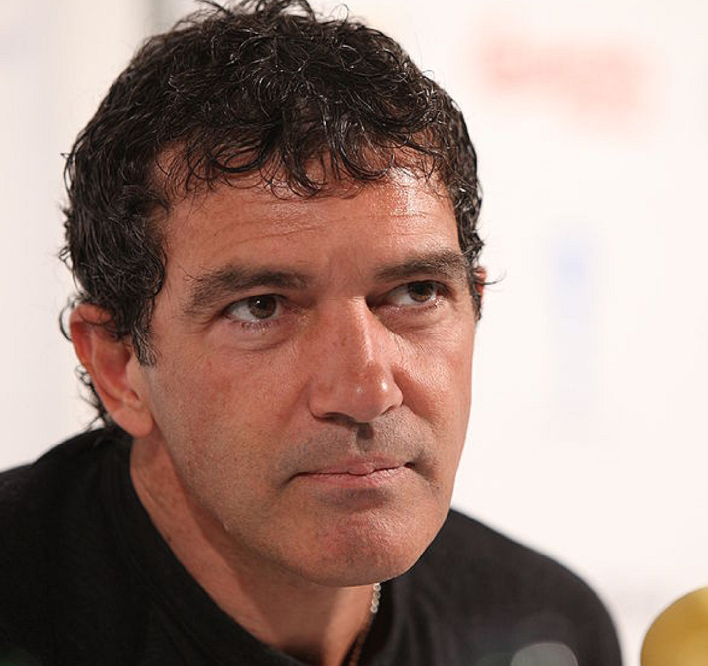 Antonio Banderas impacta amb un radical canvi de ‘look’