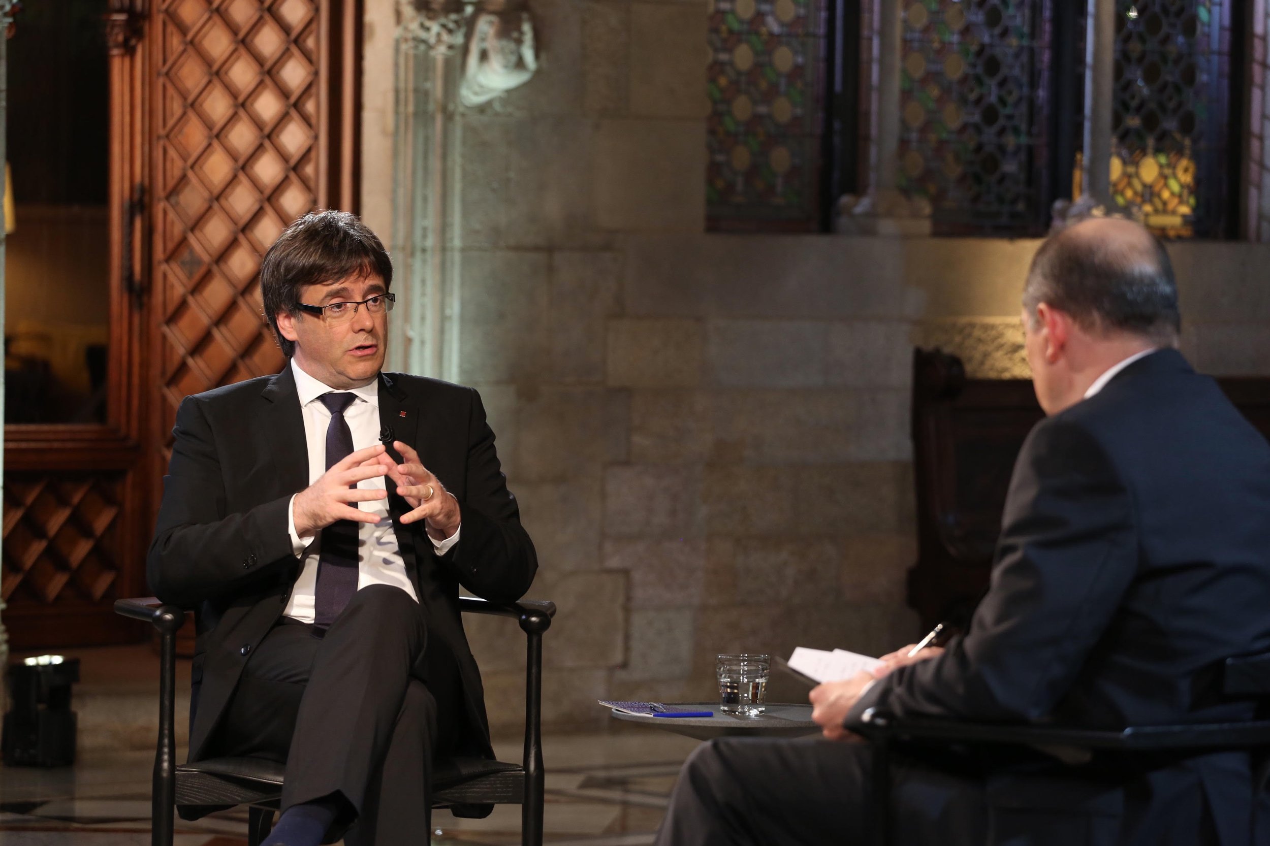 Crítiques per no dir "president" Puigdemont en l'anunci que TV3 l'entrevista