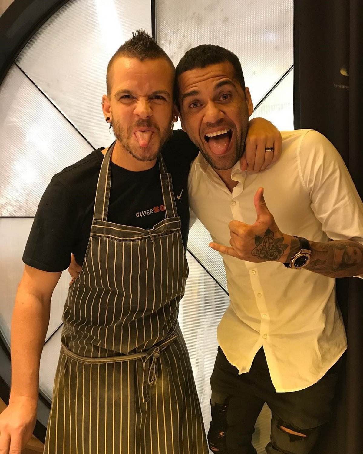 Dani Alves i el marit de Pedroche emulen el “se queda” de Piqué